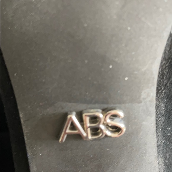 Thigh hi boots. 4” heel; 24”L; 8”W - Picture 5 of 6